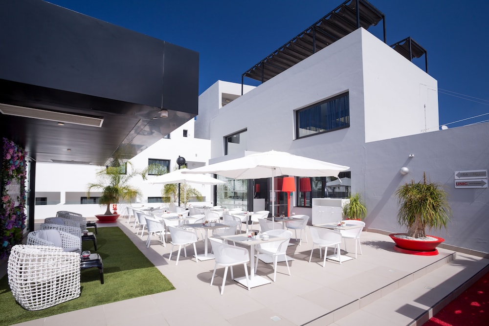 Migjorn Ibiza Suites & Spa — Restaurant & bars in Playa d'en Bossa, Balearic Islands