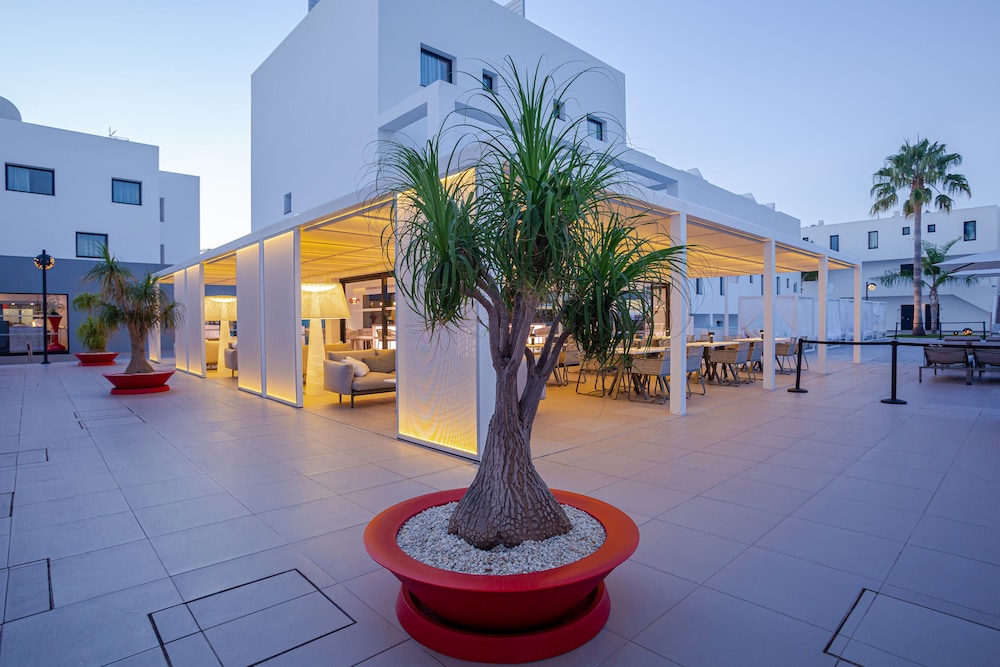 Migjorn Ibiza Suites & Spa — Restaurant & bars in Playa d'en Bossa, Balearic Islands