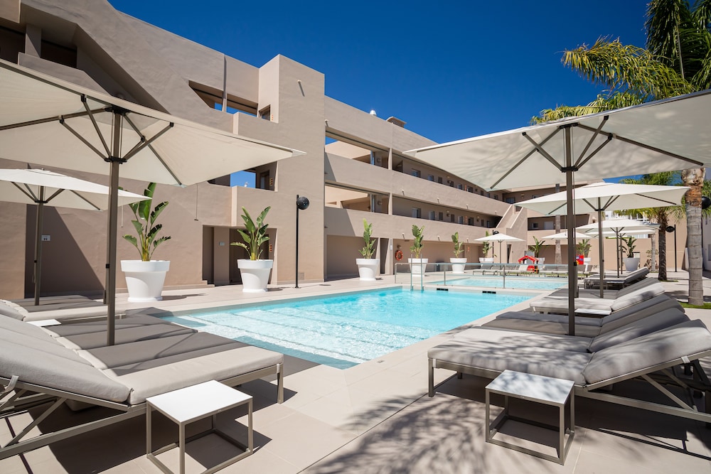 Migjorn Ibiza Suites & Spa — Swimming pool in Playa d'en Bossa, Balearic Islands