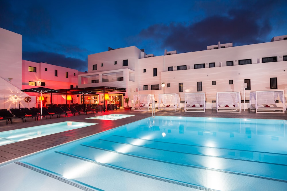 Migjorn Ibiza Suites & Spa — Swimming pool in Playa d'en Bossa, Balearic Islands
