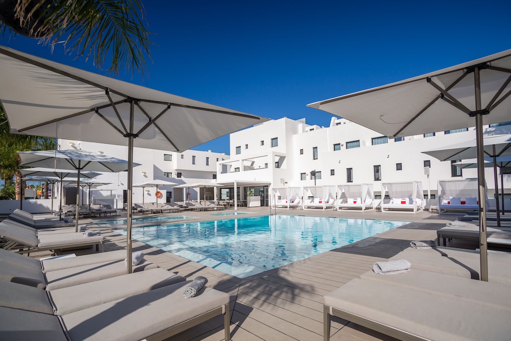 Migjorn Ibiza Suites & Spa — Swimming pool in Playa d'en Bossa, Balearic Islands