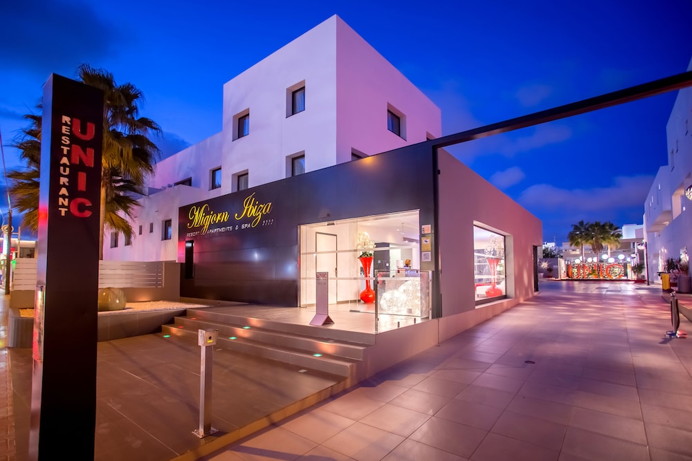 Migjorn Ibiza Suites & Spa — Hotel building in Playa d'en Bossa, Balearic Islands