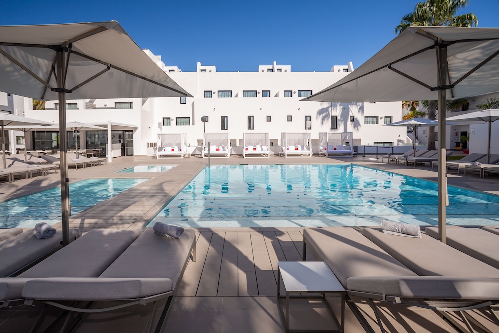 Migjorn Ibiza Suites & Spa — Swimming pool in Playa d'en Bossa, Balearic Islands