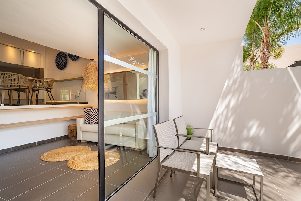 Migjorn Ibiza Suites & Spa — Hotel rooms in Playa d'en Bossa, Balearic Islands
