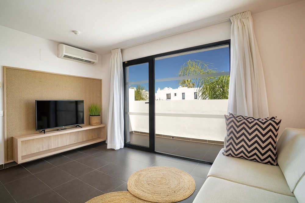 Migjorn Ibiza Suites & Spa — Hotel rooms in Playa d'en Bossa, Balearic Islands