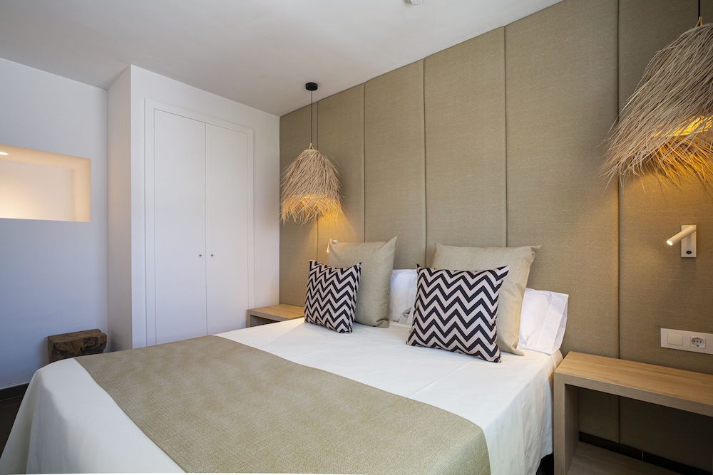 Migjorn Ibiza Suites & Spa — Hotel rooms in Playa d'en Bossa, Balearic Islands