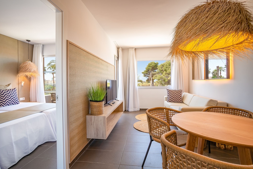 Migjorn Ibiza Suites & Spa — Hotel rooms in Playa d'en Bossa, Balearic Islands