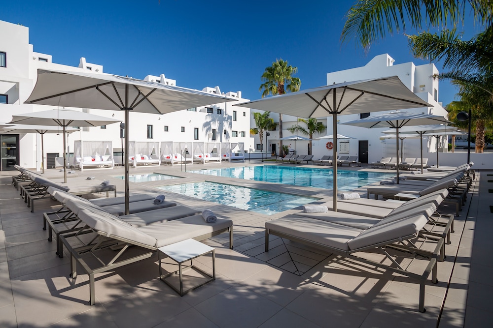 Migjorn Ibiza Suites & Spa — Swimming pool in Playa d'en Bossa, Balearic Islands