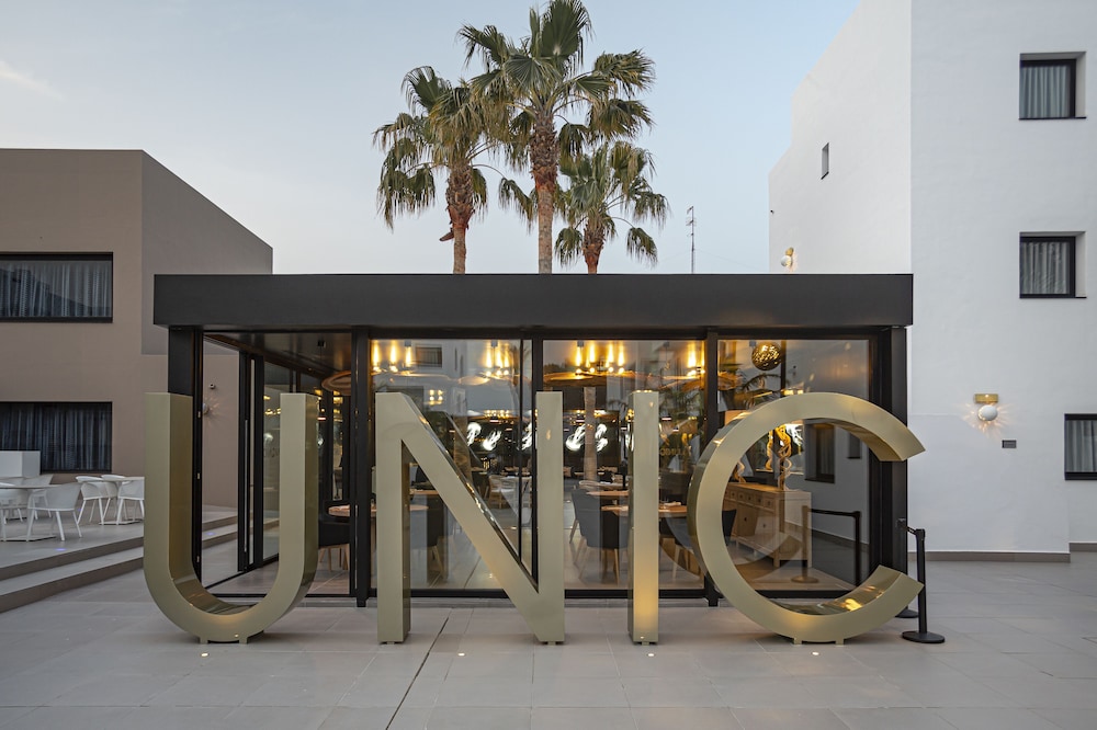 Migjorn Ibiza Suites & Spa — Hotel building in Playa d'en Bossa, Balearic Islands