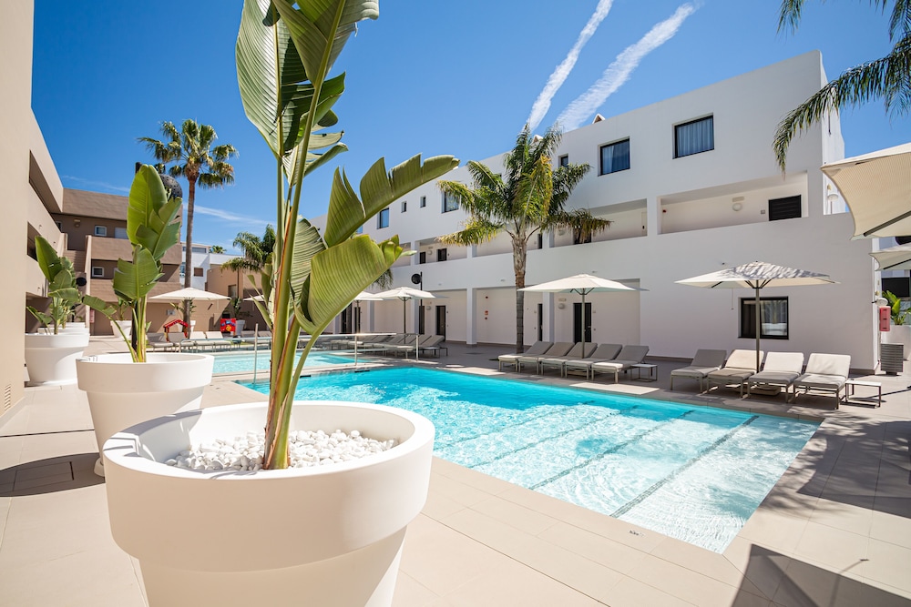 Migjorn Ibiza Suites & Spa — Swimming pool in Playa d'en Bossa, Balearic Islands