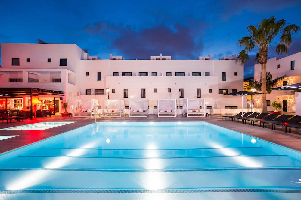 Migjorn Ibiza Suites & Spa — Swimming pool in Playa d'en Bossa, Balearic Islands