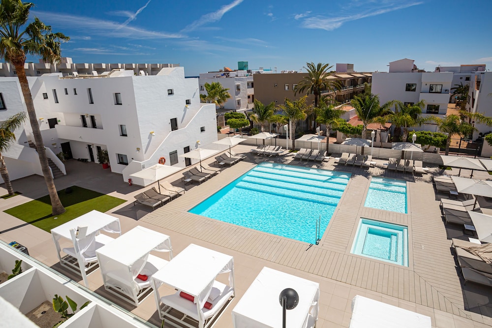 Migjorn Ibiza Suites & Spa — Swimming pool in Playa d'en Bossa, Balearic Islands