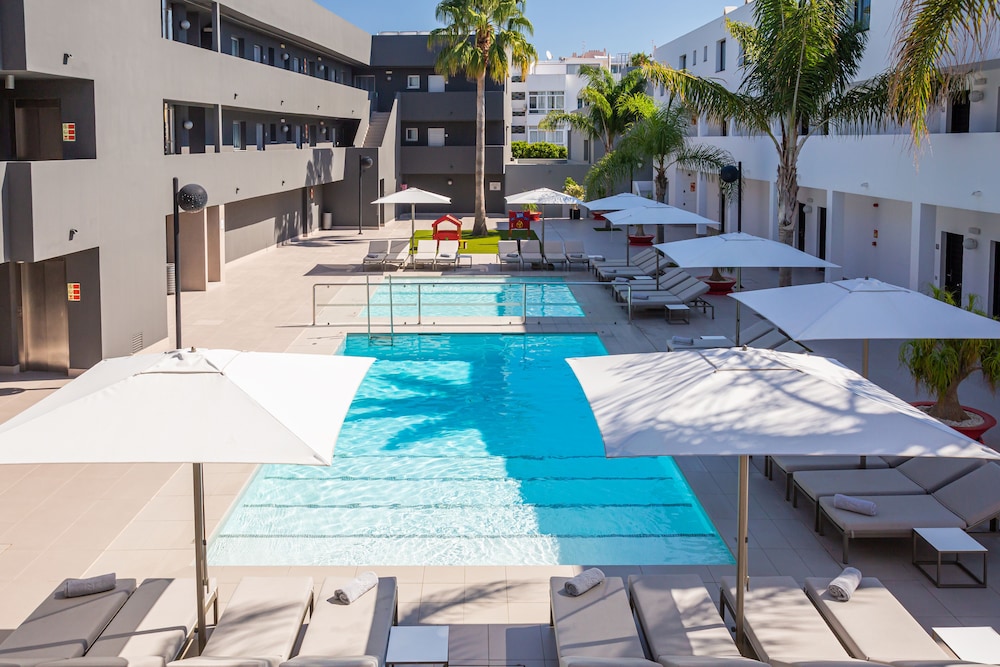 Migjorn Ibiza Suites & Spa — Swimming pool in Playa d'en Bossa, Balearic Islands