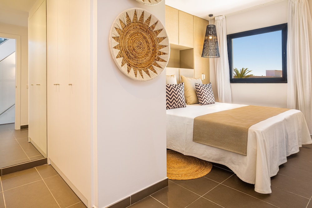 Migjorn Ibiza Suites & Spa — Hotel rooms in Playa d'en Bossa, Balearic Islands