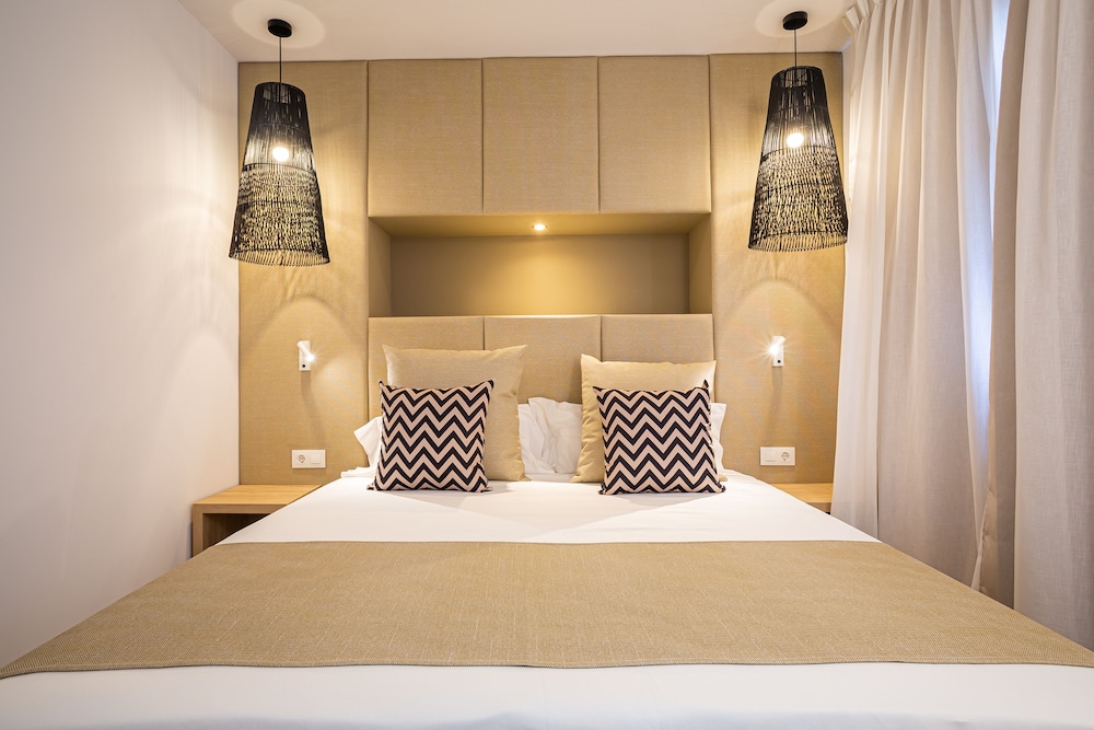 Migjorn Ibiza Suites & Spa — Hotel rooms in Playa d'en Bossa, Balearic Islands