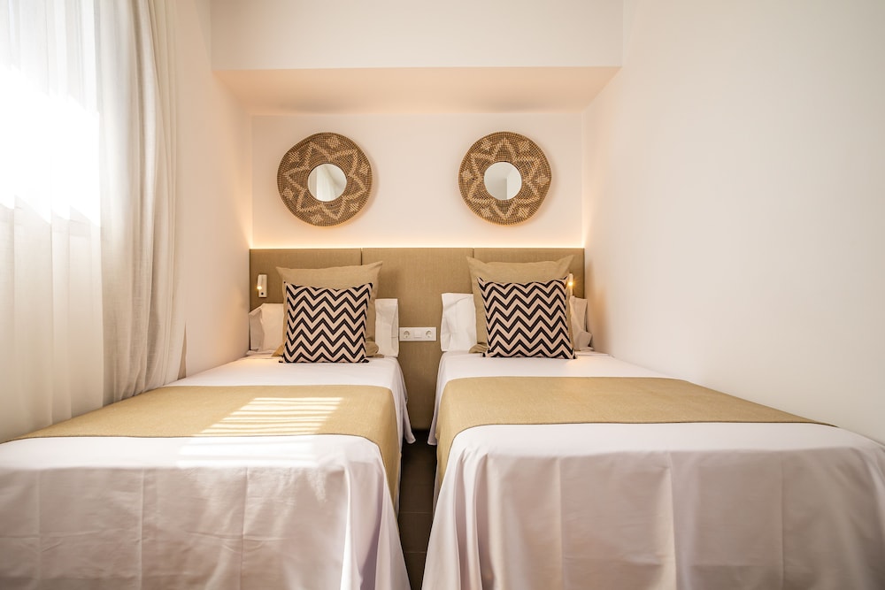 Migjorn Ibiza Suites & Spa — Hotel rooms in Playa d'en Bossa, Balearic Islands
