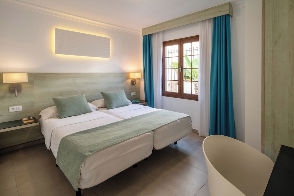 Montana Club Suite Hotel — Hotel rooms in Puerto del Carmen, Canary Islands