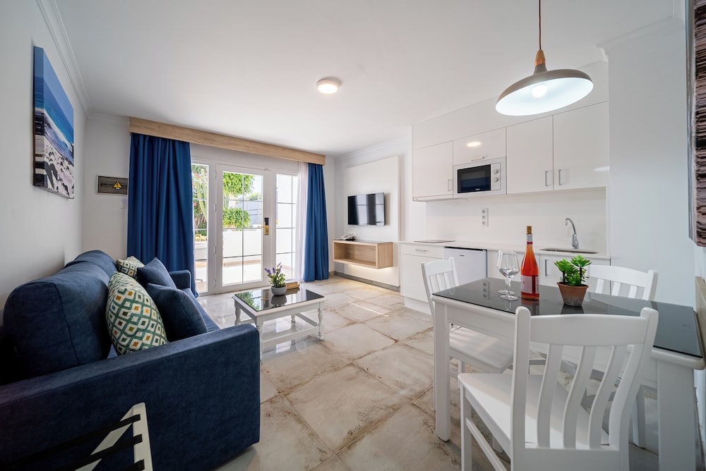 Montana Club Suite Hotel — Hotel rooms in Puerto del Carmen, Canary Islands
