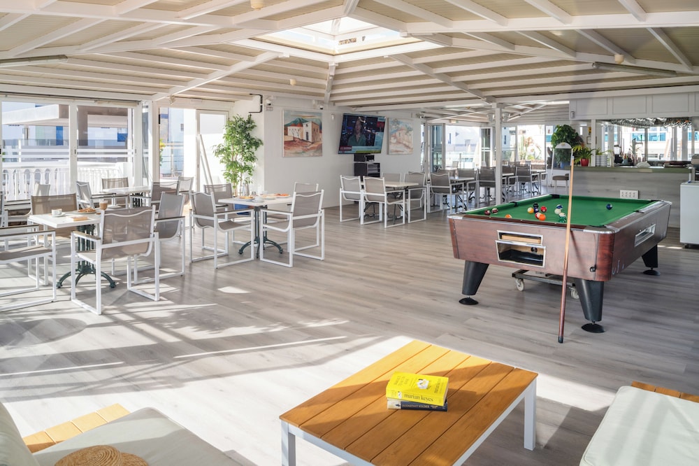 Montana Club Suite Hotel — Restaurant & bars in Puerto del Carmen, Canary Islands