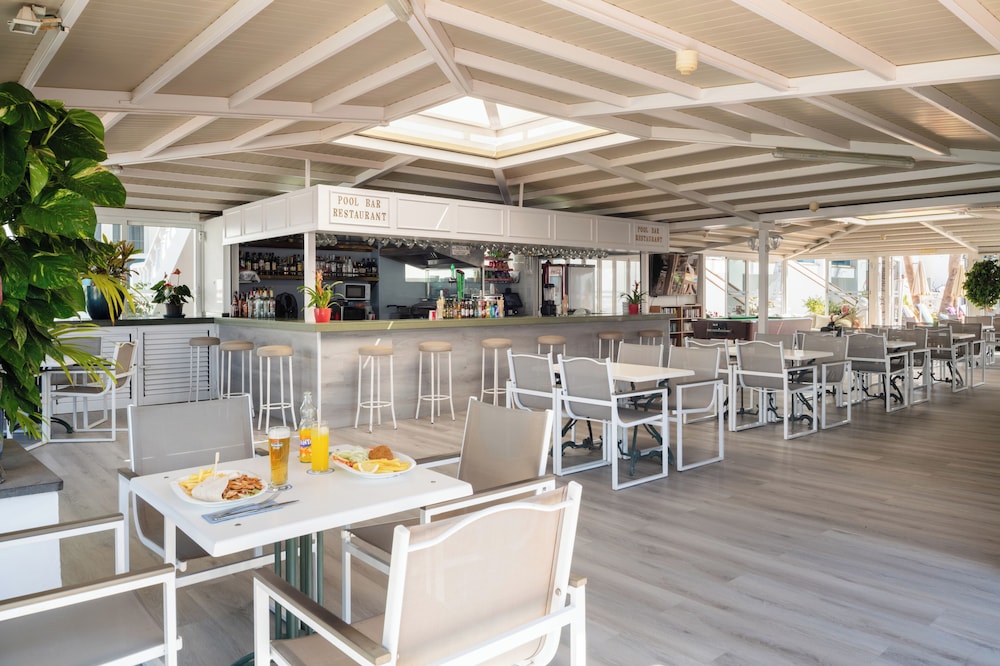 Montana Club Suite Hotel — Restaurant & bars in Puerto del Carmen, Canary Islands