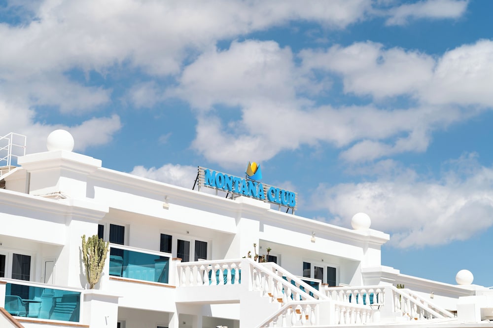 Montana Club Suite Hotel — Hotel building in Puerto del Carmen, Canary Islands