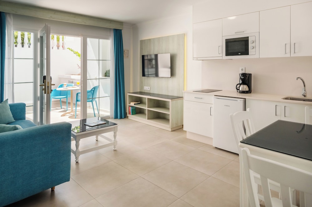 Montana Club Suite Hotel — Hotel rooms in Puerto del Carmen, Canary Islands