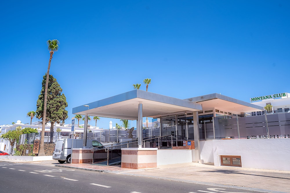 Montana Club Suite Hotel — Restaurant & bars in Puerto del Carmen, Canary Islands