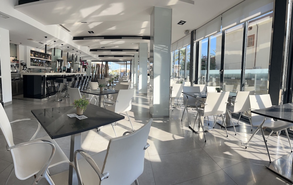 Nautic Hotel & Spa — Restaurant & bars in Playa de Palma, Balearic Islands