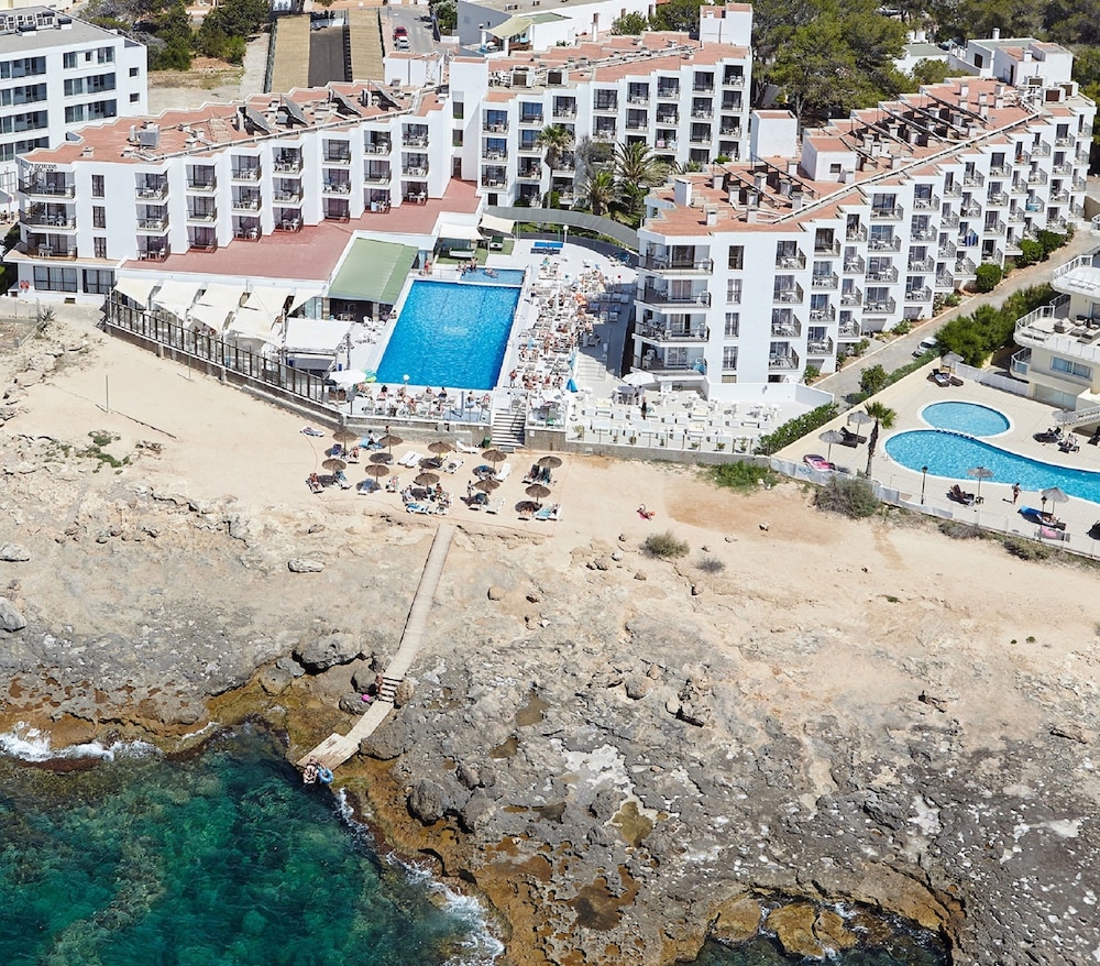 Nereida Aparthotel — Hotel building in San Antonio, Balearic Islands