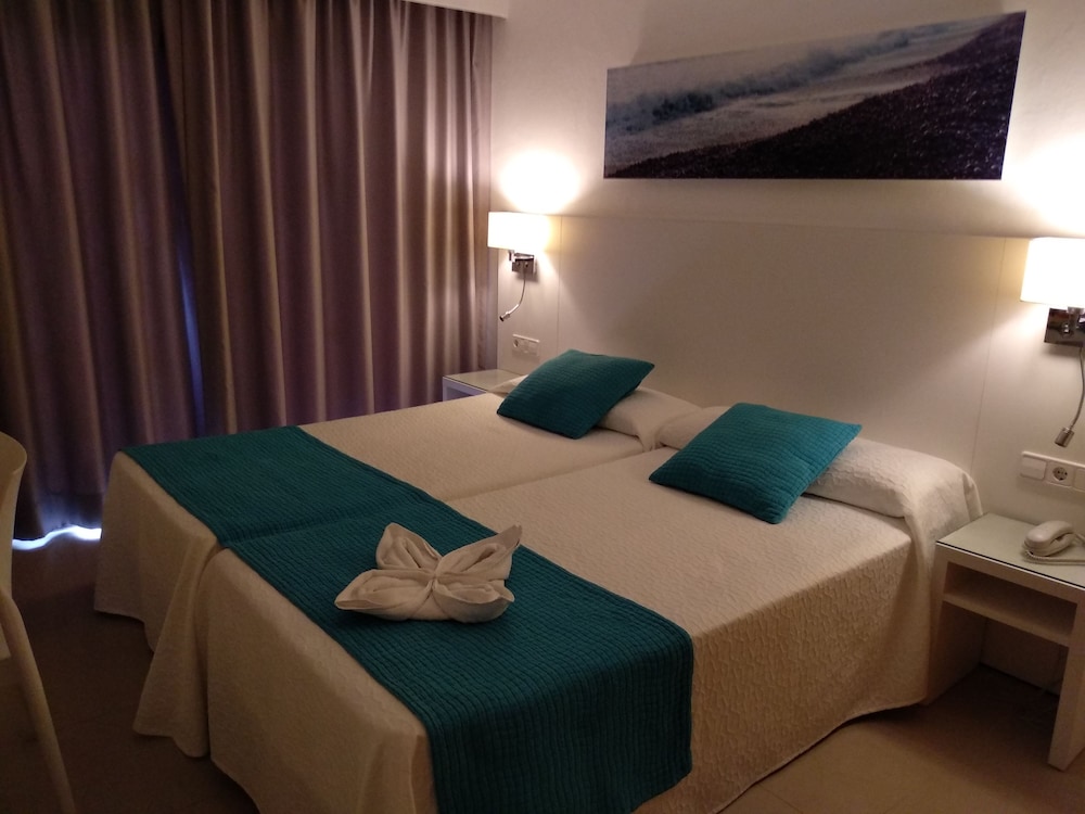 Nereida Aparthotel — Hotel rooms in San Antonio, Balearic Islands