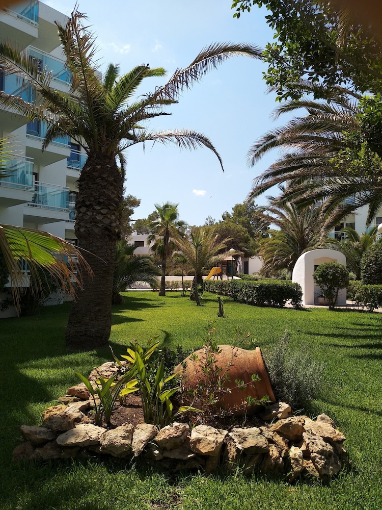 Nereida Aparthotel — Hotel building in San Antonio, Balearic Islands