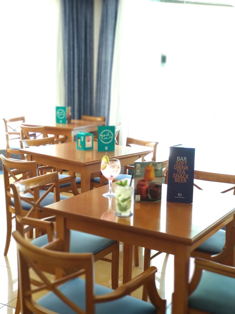 Nereida Aparthotel — Restaurant & bars in San Antonio, Balearic Islands