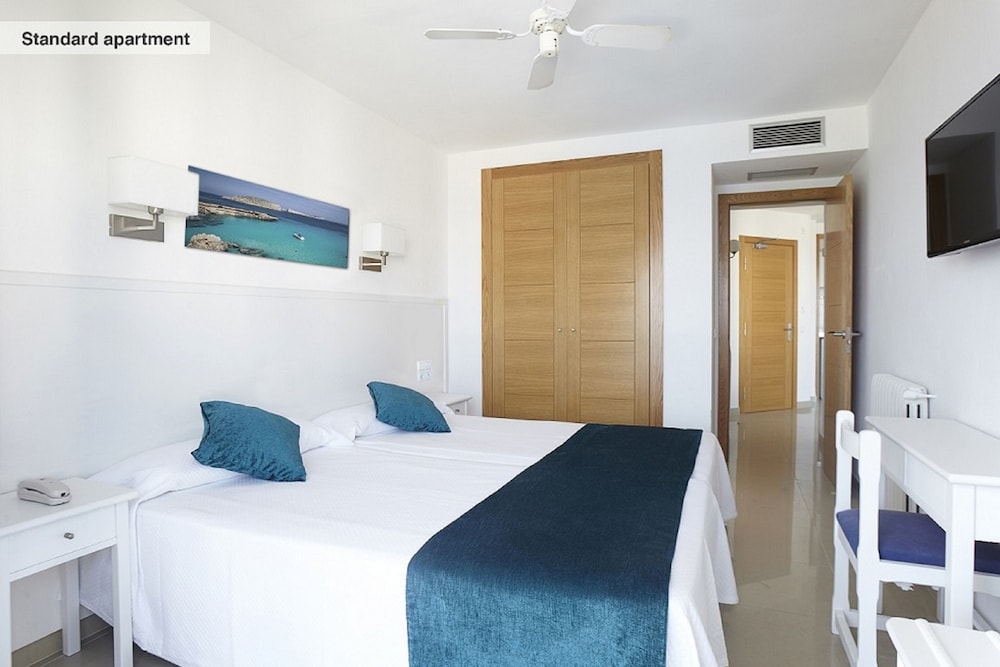Nereida Aparthotel — Hotel rooms in San Antonio, Balearic Islands