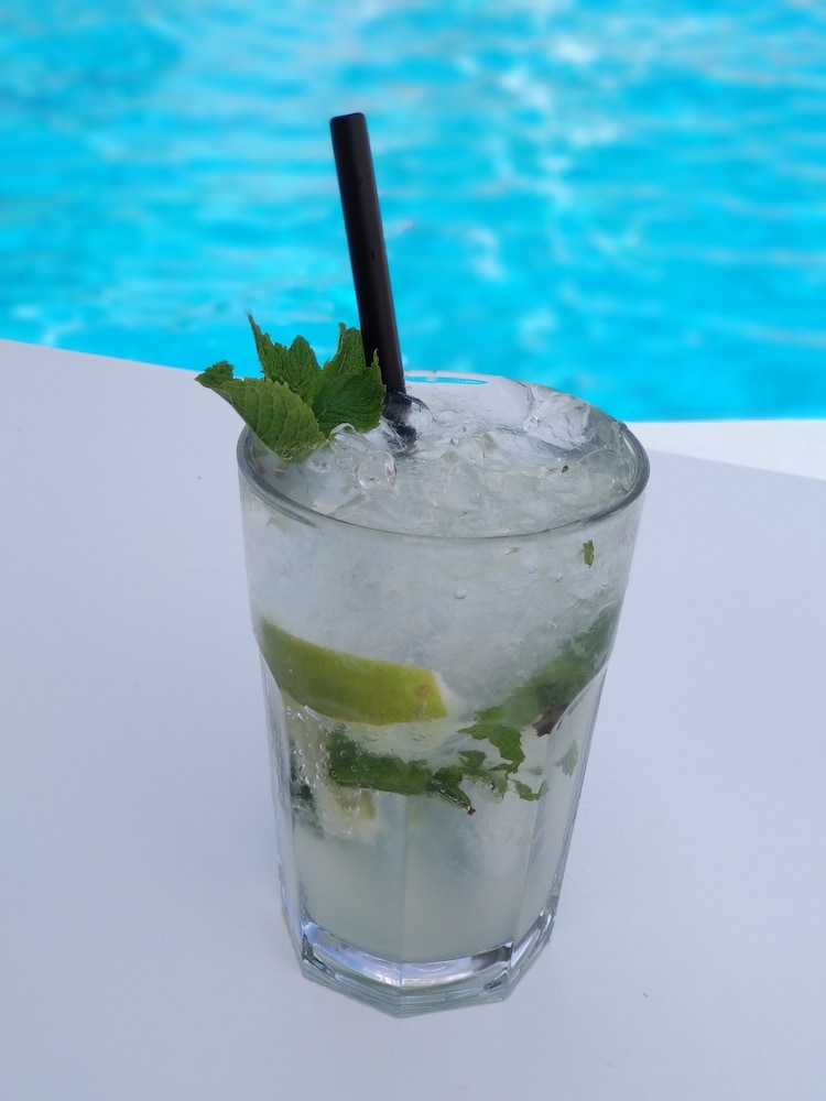 Nereida Aparthotel — Restaurant & bars in San Antonio, Balearic Islands