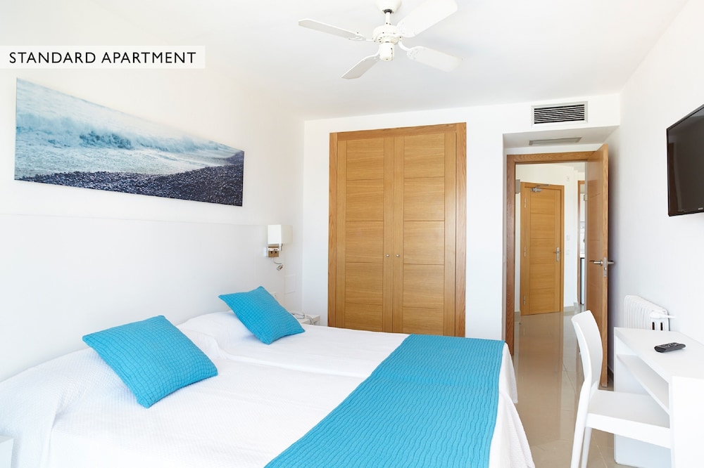 Nereida Aparthotel — Hotel rooms in San Antonio, Balearic Islands