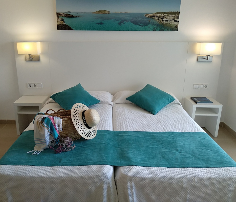 Nereida Aparthotel — Hotel rooms in San Antonio, Balearic Islands