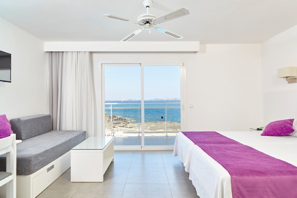 Nereida Aparthotel — Hotel rooms in San Antonio, Balearic Islands