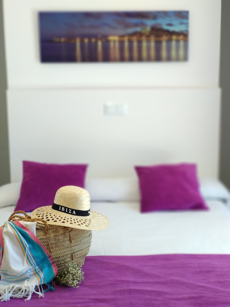 Nereida Aparthotel — Hotel rooms in San Antonio, Balearic Islands