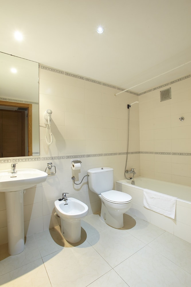 Nereida Aparthotel — Hotel rooms in San Antonio, Balearic Islands
