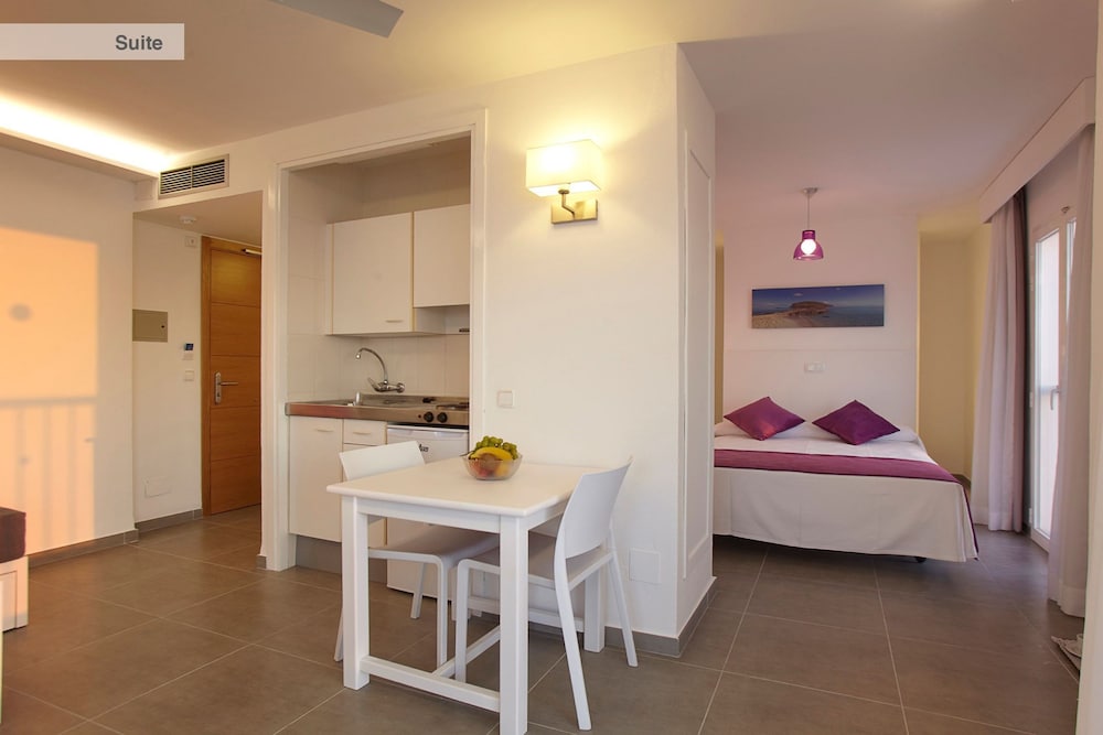 Nereida Aparthotel — Hotel rooms in San Antonio, Balearic Islands