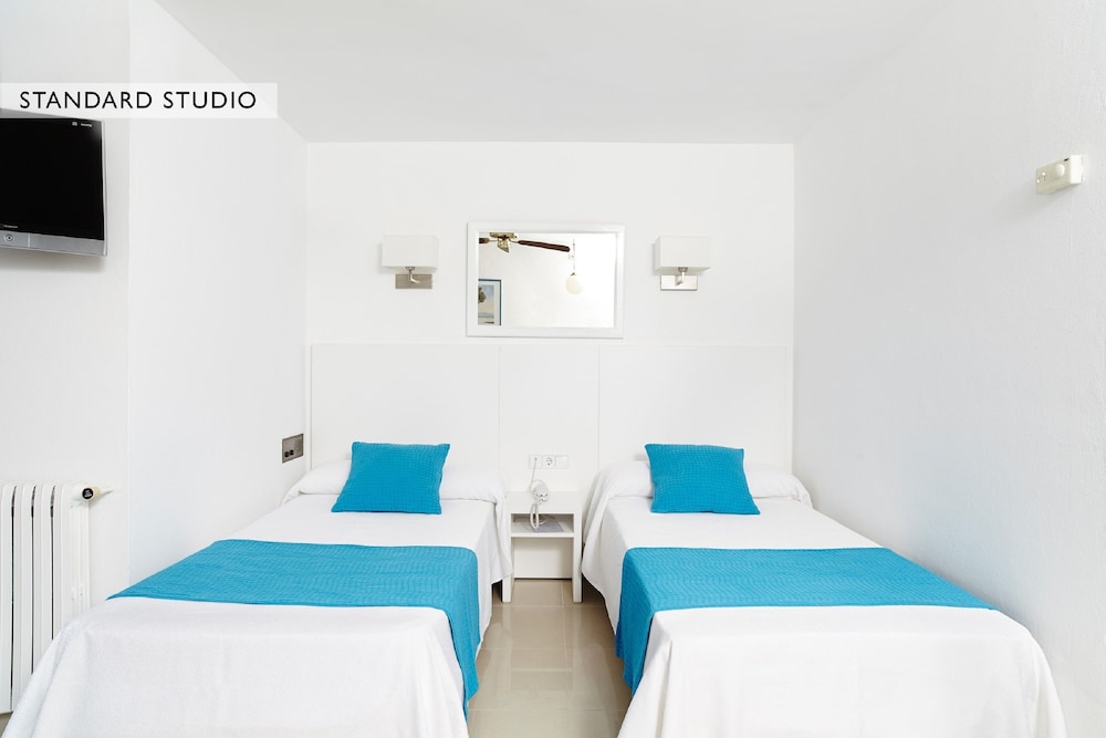 Nereida Aparthotel — Hotel rooms in San Antonio, Balearic Islands
