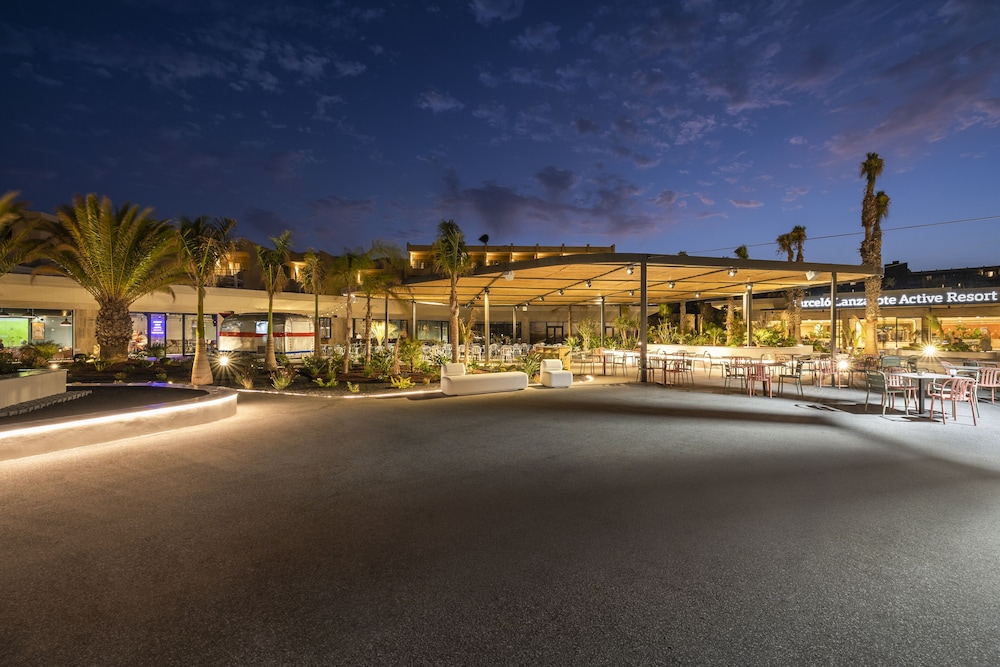 Barcelo Lanzarote Active Resort — Restaurant & bars in Costa Teguise, Canary Islands