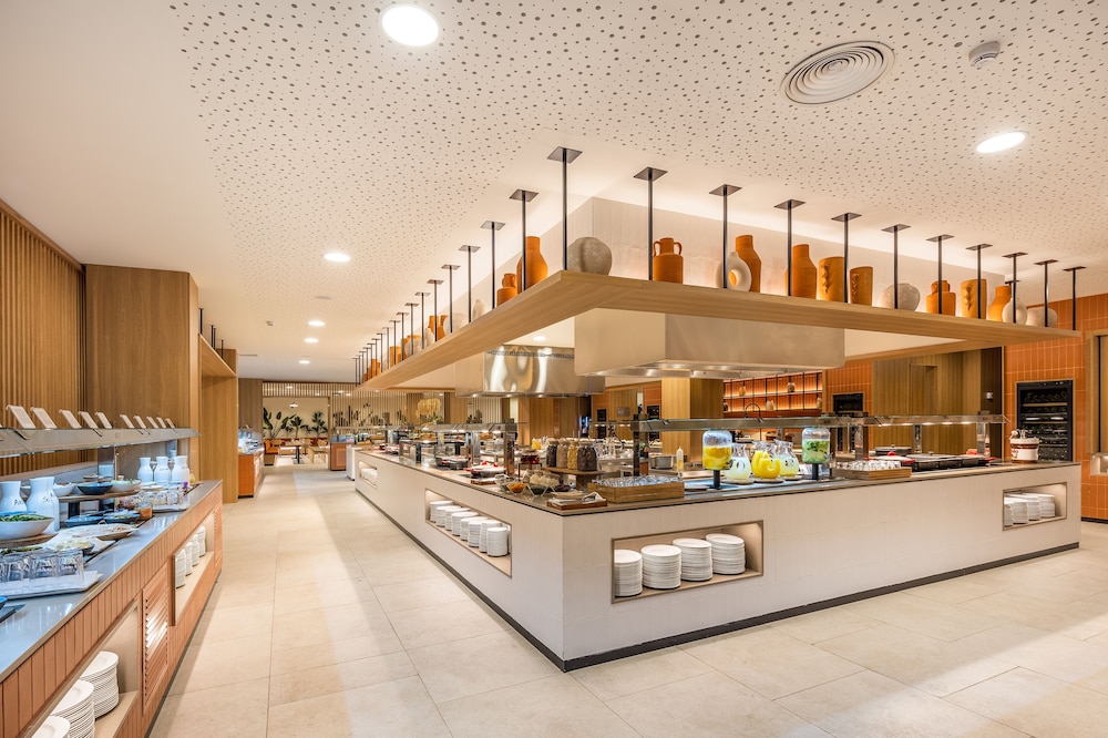 Barcelo Lanzarote Active Resort — Restaurant & bars in Costa Teguise, Canary Islands