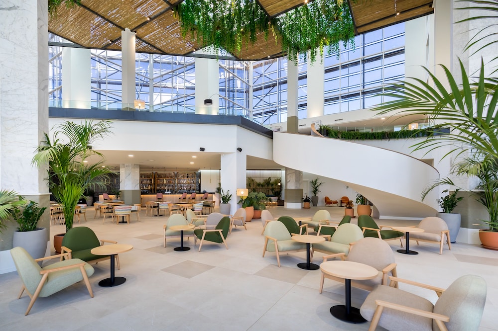 Barcelo Lanzarote Active Resort — Restaurant & bars in Costa Teguise, Canary Islands