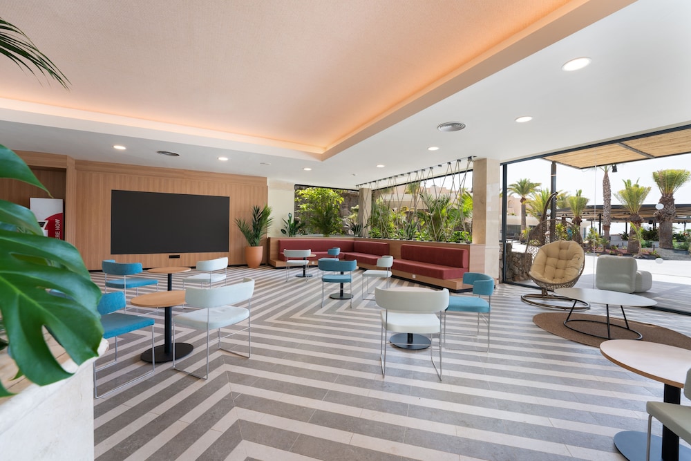 Barcelo Lanzarote Active Resort — Restaurant & bars in Costa Teguise, Canary Islands