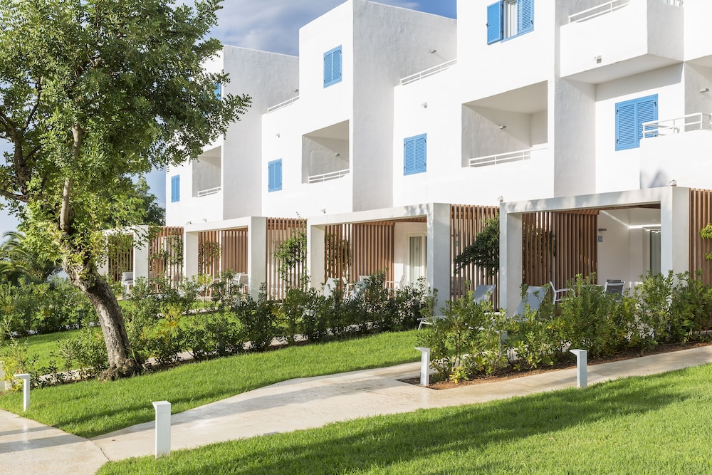 Cala Llenya Resort Ibiza - Hotel — Hotel building in Santa Eulalia, Balearic Islands
