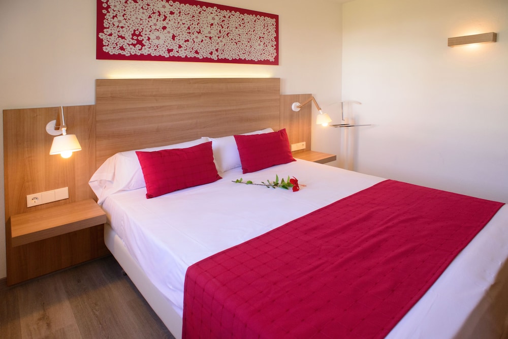 Cala Llenya Resort Ibiza - Hotel — Hotel rooms in Santa Eulalia, Balearic Islands