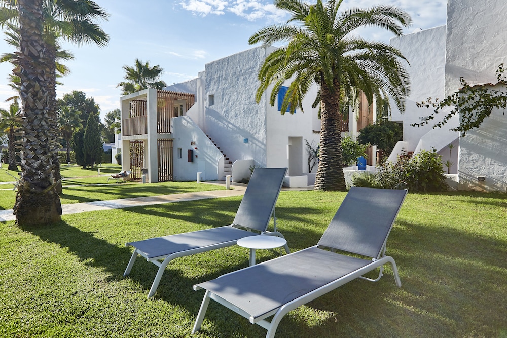 Cala Llenya Resort Ibiza - Hotel — Hotel building in Santa Eulalia, Balearic Islands