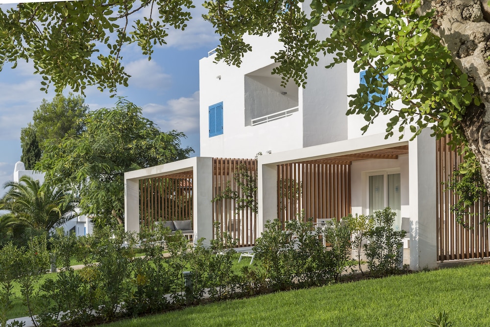Cala Llenya Resort Ibiza - Hotel — Hotel building in Santa Eulalia, Balearic Islands