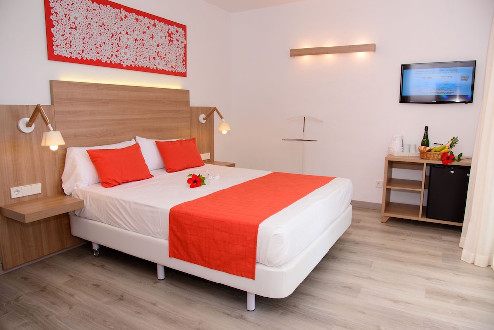 Cala Llenya Resort Ibiza - Hotel — Hotel rooms in Santa Eulalia, Balearic Islands
